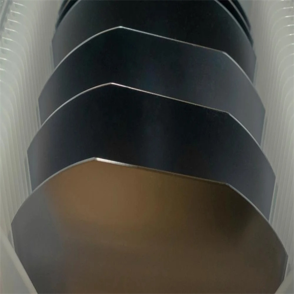 Innovations in glass carrier wafer technology for advanced semiconductor manufacturing processes